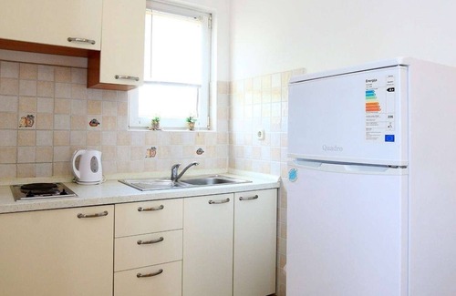 Municipality of Kali Apartment | Two bedroom apartment near beach Cove Mala Lamjana, Ugljan (A-8461-d)