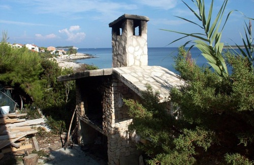 Milna Apartment | Two bedroom apartment near beach Milna, Vis (A-3036-a)