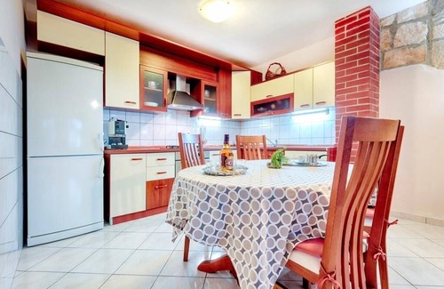 Stiniva Apartment | Two bedroom apartment near beach Rukavac, Vis (A-15352-a)