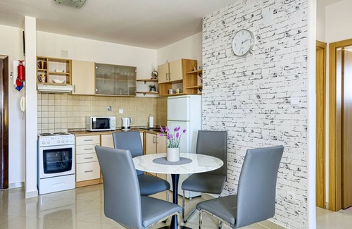 Pirovac Apartment | Two bedroom apartment with balcony Pirovac, Šibenik (A-15659-a)