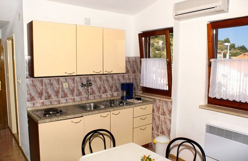 Sutivan Apartment | Two bedroom apartment with terrace and sea view Sutivan, Brač (A-745-a)