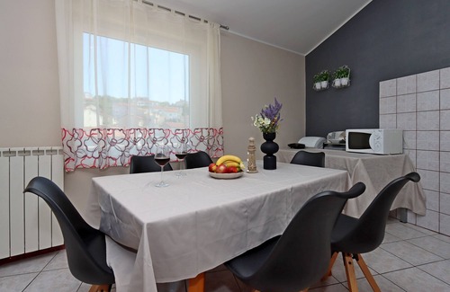 Vrbnik Apartment | Two bedroom apartment with terrace and sea view Vrbnik, Krk (A-5302-a)