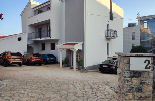 Diklo Apartment | Two bedroom apartment with terrace and sea view Zadar - Diklo, Zadar (A-16369-b)