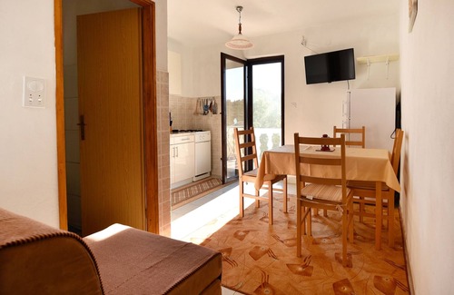Pokrivenik Apartment | Two bedroom apartment with terrace and sea view Cove Zarace (Gdinj), Hvar (A-4597-f)