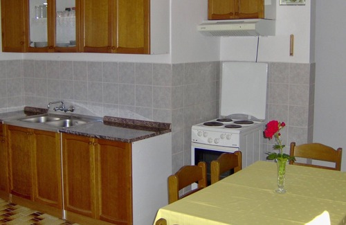 Cove Makarac (Milna) Apartment | Two bedroom apartment with terrace Milna, Brač (A-14961-a)