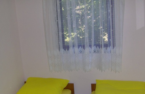 Cove Makarac (Milna) Apartment | Two bedroom apartment with terrace Milna, Brač (A-14961-a)