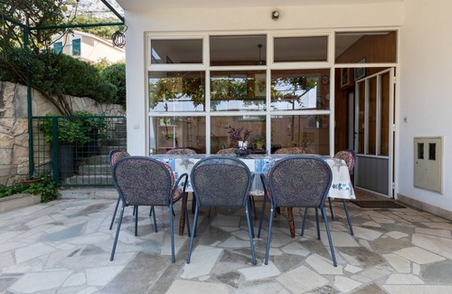 Pisak Apartment | Two bedroom apartment with terrace and sea view Pisak, Omiš (A-5975-f)