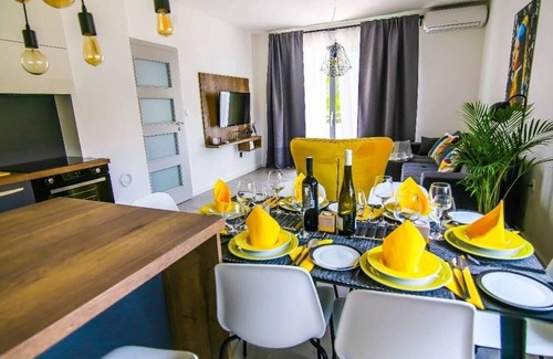 Nin Apartment | Two bedroom apartment with terrace and sea view Nin, Zadar (A-16428-a)