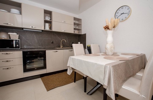 Rab Apartment | Two bedroom apartment with terrace Banjol, Rab (A-5041-a)