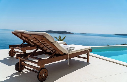 Milna House | Vacation home with panoramic view and swimming pool on island Vis