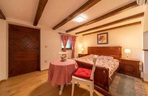 Vrbovec Apartment | VAL HILLS Rural Holiday House