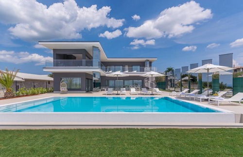 Kastelir Villa | Villa ∙ 10 bedrooms ∙ 20 guests