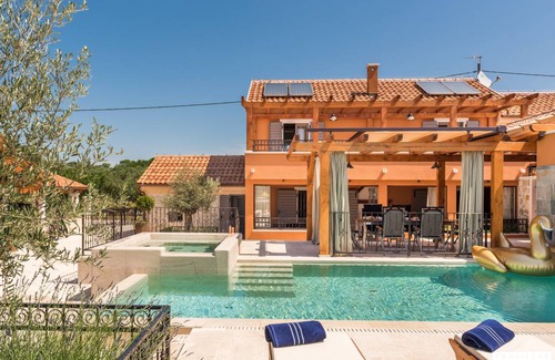 Bicine Villa | Villa ∙ 5 bedrooms ∙ 10 guests