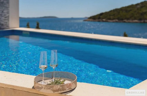 Vinisce Villa | Villa ∙ 6 bedrooms ∙ 12 guests