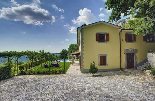 Lupoglav House | Villa Bella