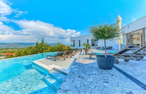 Zmijavci Villa | Villa Belle Vie - abundant in modern facilities, comforts and entertainment