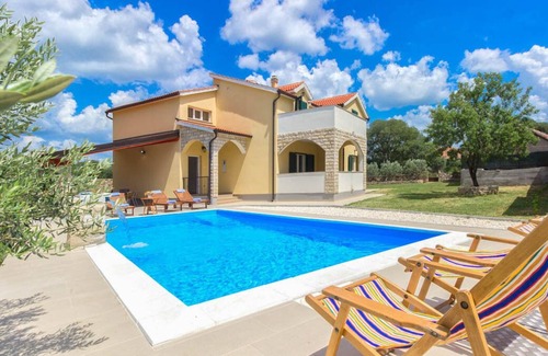Bristane Villa | Villa Cera - Four Bedroom Villa, Sleeps 8