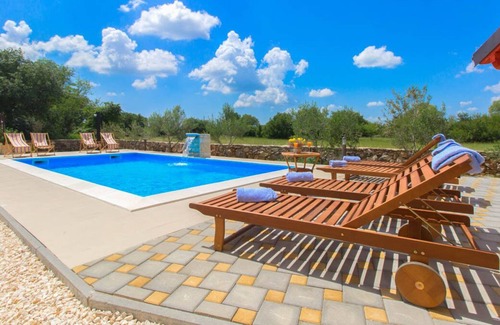 Bristane Villa | Villa Cera - Four Bedroom Villa, Sleeps 8