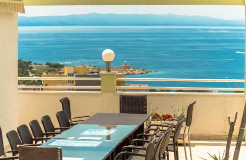 Makarska Villa | Villa Ozzi with 9 bedrooms & private Pool