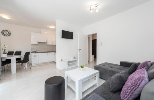 Zrce Apartment | Villa Star 5 a centrally located ap. with a pool