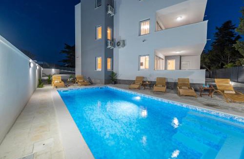 Zrce Apartment | Villa Star 5 a centrally located ap. with a pool