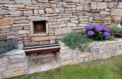 Galizana House | White house