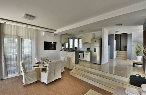 Bibinje House | Wonderful private villa for 8 guests with A/C, private pool, hot tub, WIFI, TV and terrace