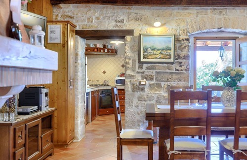 Medvidici House | Wonderful villa for 6 people with A/C, WIFI, private pool, TV and terrace