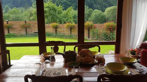 Vama Buzaului Bed & Breakfast | Șura lu' Vasile.