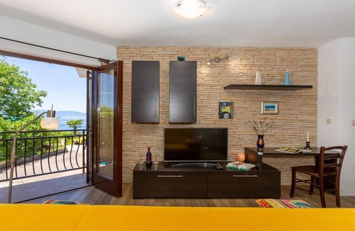 Njivice Apartment | 1 Bedroom apartment with terrace