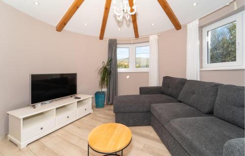 Obrovac House | 1 Bedroom Beach Front Home In Krusevo
