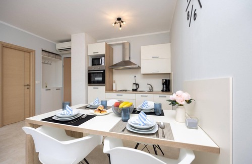 Seget Donji Apartment | 1 bedroom cozy apartment in Seget Donji