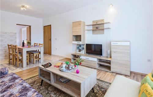 Vinez Apartment | 1 Bedroom Cozy Apartment In Labin