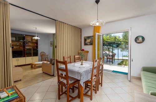 Omisalj Apartment | 1 bedroom gorgeous apartment in Omisalj