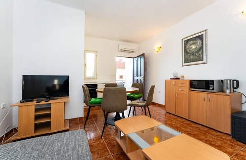 Gornji Karin Apartment | 1 bedroom nice apartment in Gornji Karin