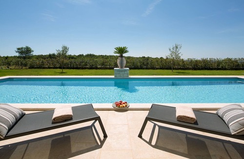 Korenici Villa | 10 people,pool,garden,barbecue,air-conditioned, loungers,open-air fitness,sports
