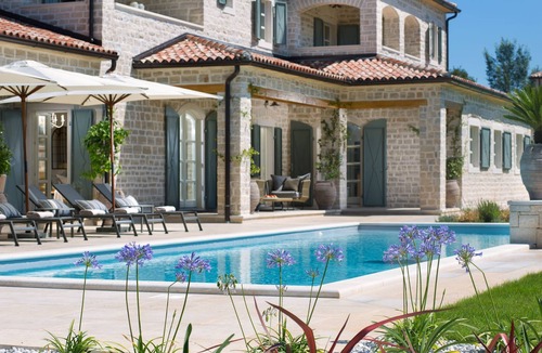 Korenici Villa | 10 people,pool,garden,barbecue,air-conditioned, loungers,open-air fitness,sports