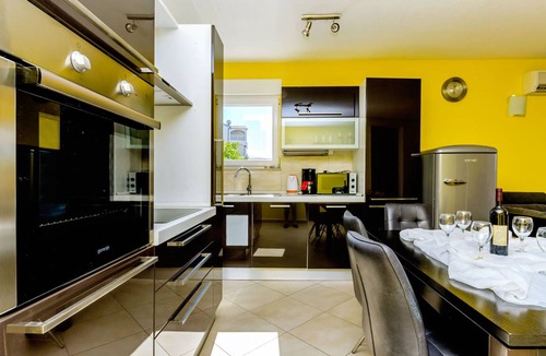 Okrug Gornji Apartment | 100 m² Apartment ∙ 3 bedrooms ∙ 8 guests
