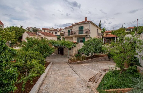 Supetar Apartment | 100 m² Apartment ∙ 3 bedrooms ∙ 4 guests