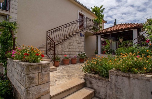 Supetar Apartment | 100 m² Apartment ∙ 3 bedrooms ∙ 4 guests