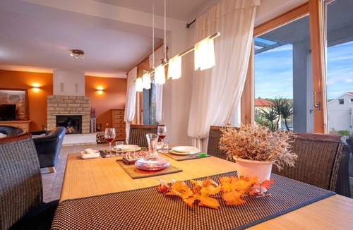 Vrboska House | 100 m² House ∙ 3 bedrooms ∙ 6 guests
