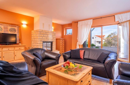 Vrboska House | 100 m² House ∙ 3 bedrooms ∙ 6 guests