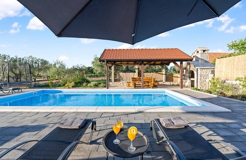 Drinovci House | 105 m² Maisonette ∙ 3 bedrooms ∙ 6 guests