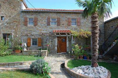 Bric House | 110 m² House ∙ 3 bedrooms ∙ 6 guests