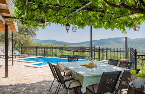 Lecevica House | 115 m² House ∙ 3 bedrooms ∙ 8 guests