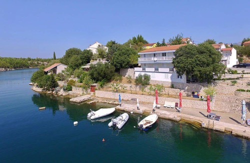 Obrovac Apartment | 120 m² Apartment ∙ 4 bedrooms ∙ 8 guests