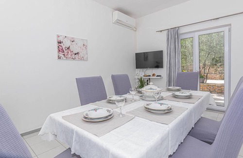 Promina House | 120 m² House ∙ 3 bedrooms ∙ 6 guests