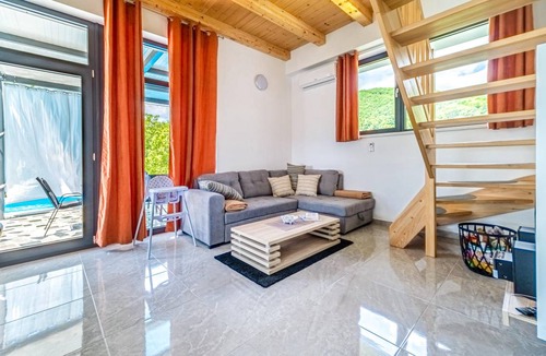 Jastrebarsko House | 120 m² House ∙ 4 bedrooms ∙ 8 guests