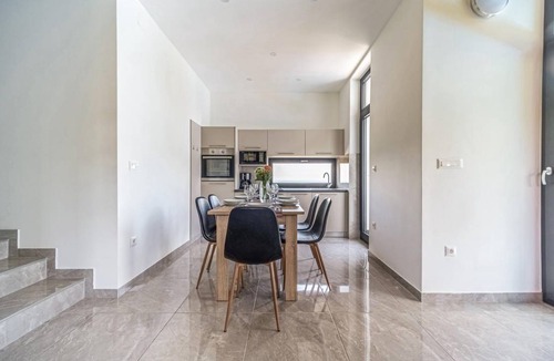 Jastrebarsko House | 120 m² House ∙ 4 bedrooms ∙ 8 guests
