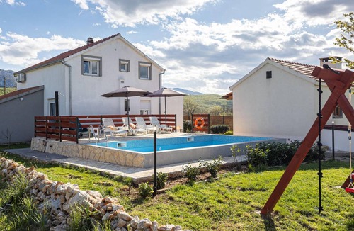 Trilj House | 130 m² House ∙ 4 bedrooms ∙ 8 guests